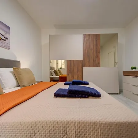 Luxurious Steps From Spinola Bay *