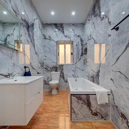 公寓 Luxurious Steps From Spinola Bay *