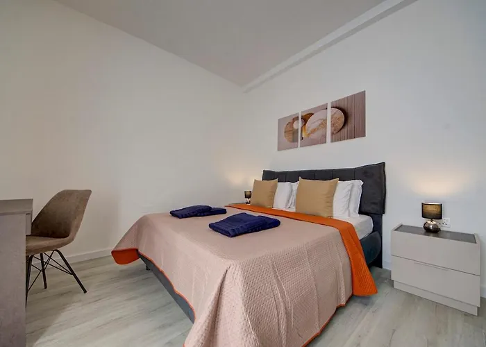 Luxurious Steps From Spinola Bay アパート Saint Julian's