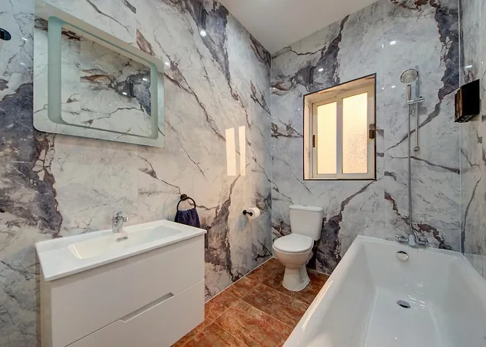 Luxurious Steps From Spinola Bay * Saint Julian's