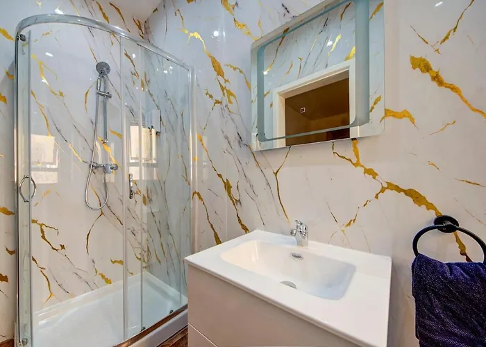 アパート Luxurious Steps From Spinola Bay *