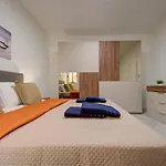 Luxurious Steps From Spinola Bay *