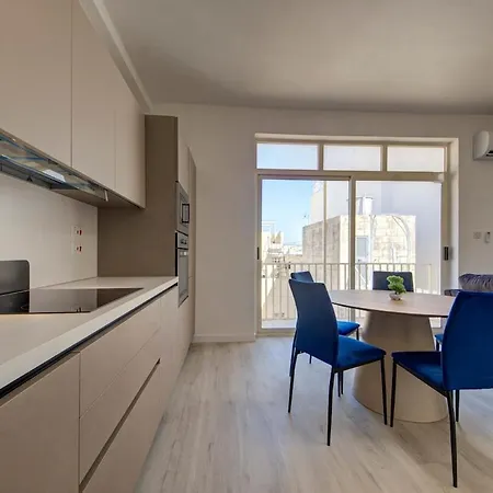 Luxurious Steps From Spinola Bay *