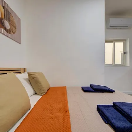 Luxurious Steps From Spinola Bay *