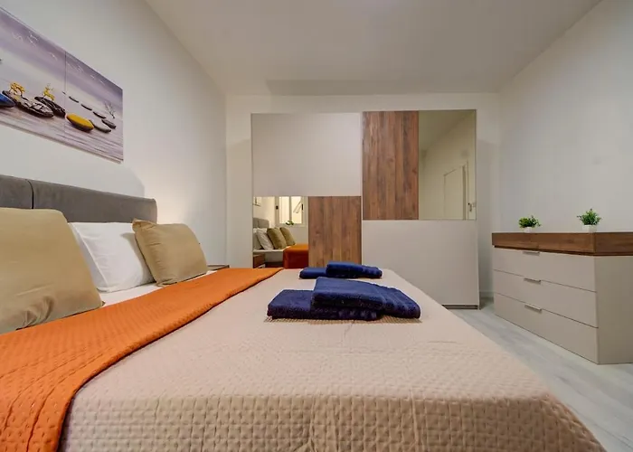 Luxurious Steps From Spinola Bay *