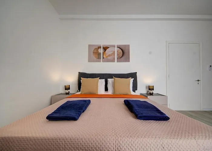 Luxurious Steps From Spinola Bay * Saint Julian's