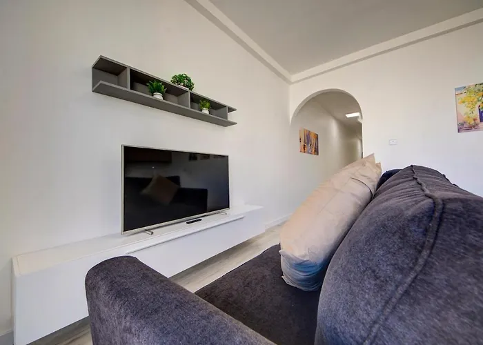 Διαμέρισμα Luxurious Steps From Spinola Bay Saint Julian's