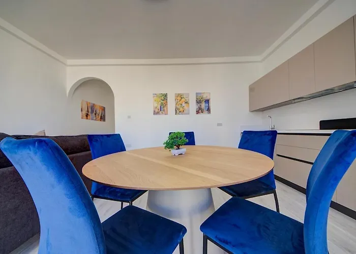 Luxurious Steps From Spinola Bay Διαμέρισμα *