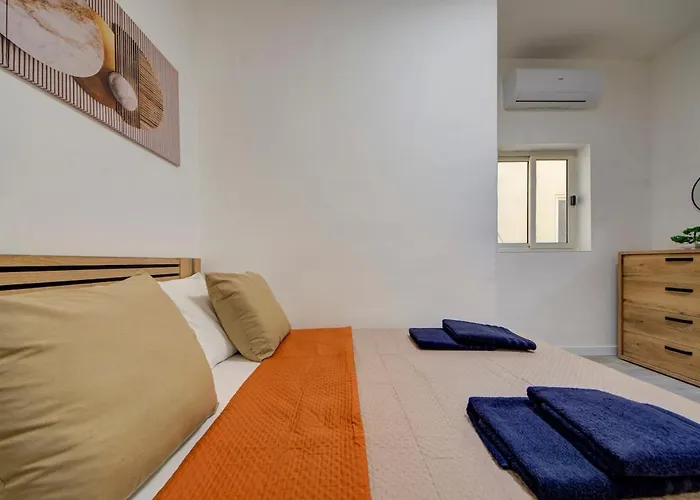 Luxurious Steps From Spinola Bay *