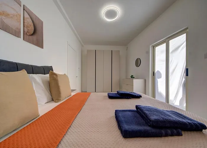 Luxurious Steps From Spinola Bay * Saint Julian's