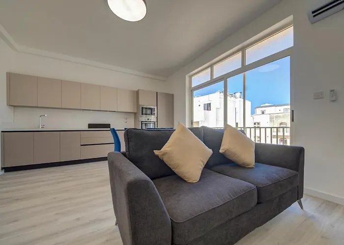 Luxurious Steps From Spinola Bay Διαμέρισμα *