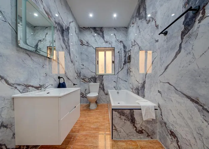 Διαμέρισμα Luxurious Steps From Spinola Bay *